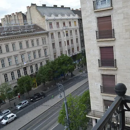 Pulse Jackquaters Budapest